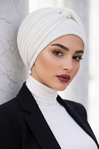 Aişe tesettür Λευκό πλεκτό καπό με λεπτομέρεια στριφτάρισης κοτλέ