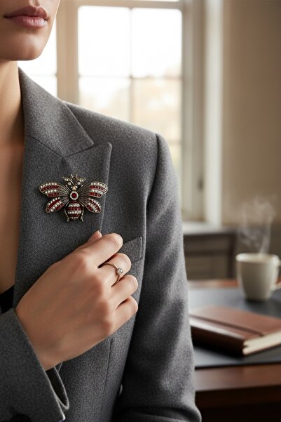 FAYRA ACCESSORIES Kristal Taşlı Arı Broş