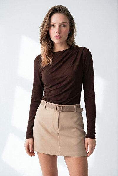 Seeh Bluză maro cu mâneci lungi și detalii drapate pentru femei SH358