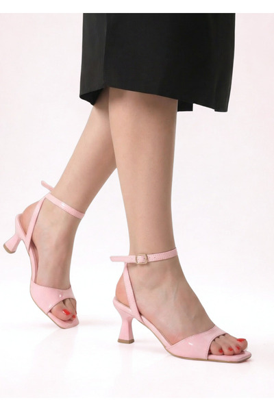 Long Star صندل نسائي وردي بكعب منخفض - جلد صناعي لامع، كعب رفيع، أحذية مريحة ...