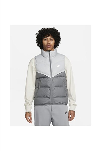 Nike Storm-FIT Windrunner
