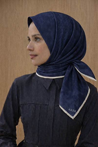 Aker Jakarlı Sura İpek Eşarp 7208406 - 322 SYR52986 Lacivert Labirent Desen