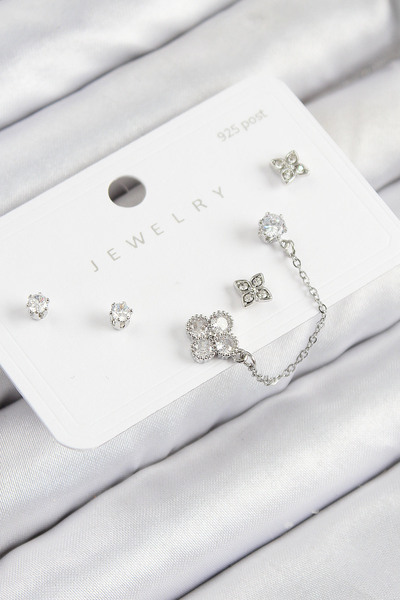 Skygo Pirinç Zirkon Taşlı Yonca Model Gümüş Renk 925 Ayar Gümüş Çivi Kadın Kü...