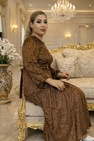 Yeşilmoda uzun tesettürlü kadife kumaş elbise kapalı