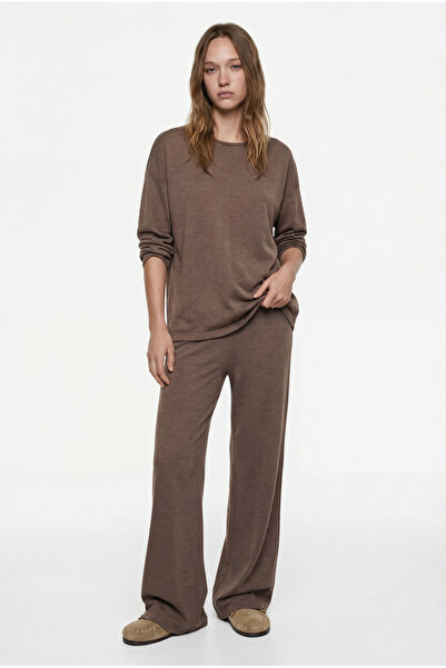 Koton قميص نوم مريح بأكمام طويلة وياقة دائرية من التريكو