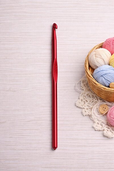 Ercü 6 Numara 15 Cm Kırmızı Renkli Metal Saplı Yün Tığı