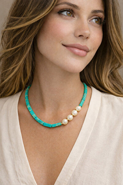 Kutcha Accessories قلادة مصنوعة يدوياً من الحجر الطبيعي واللؤلؤ من فاريسيت – ...