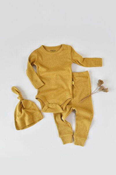 BabyCosy Set 3 piese: body cu mânecă lungă, pantaloni lungi și șapcă din bumb...