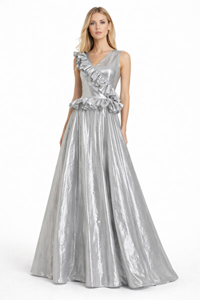 MERT ERKAN Fırfır Detaylı Gümüş Renk Parlak Kolsuz Maxi Elbise