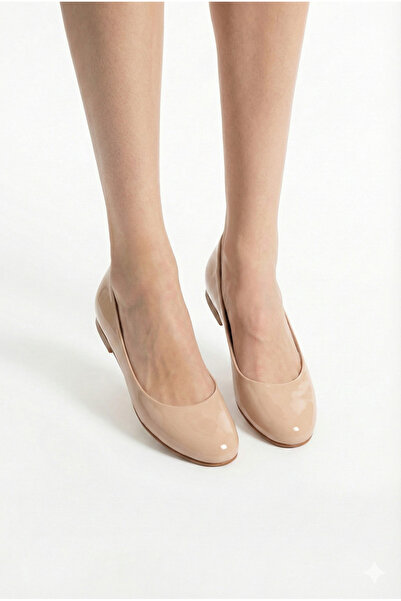 Extra Shoes İstanbul حذاء باليه نسائي من الجلد اللامع باللون البيج، حذاء بالي...