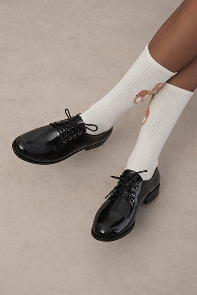 Mio Gusto Berta fekete színű lakkbőr női Oxford lapos cipő