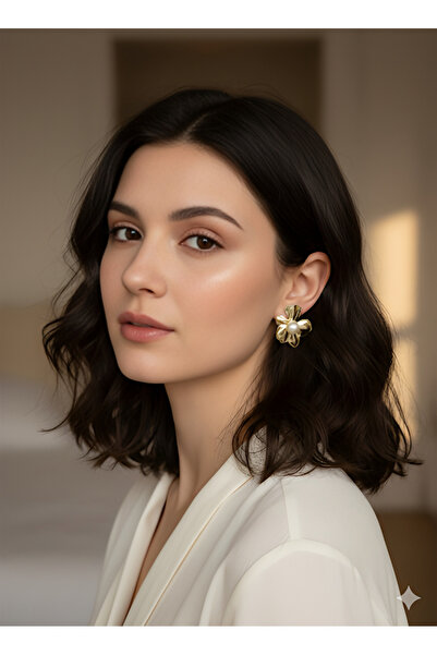 Volenta Shop أقراط Vip Gold ملونة بتفاصيل زهرية من اللؤلؤ