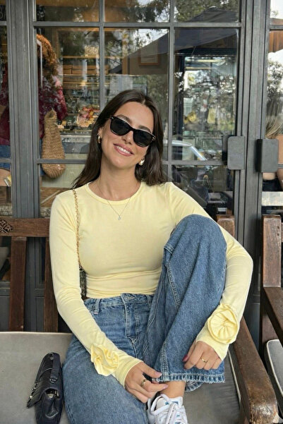 oshebu Sarı – Kadın Bisiklet Yaka Gül Aksesuarlı Parmak Geçirmeli Bluz Body