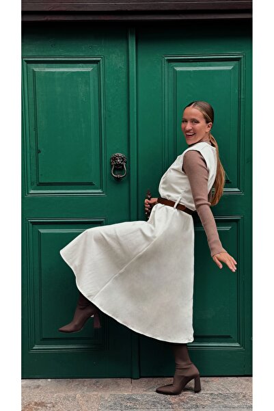 LADYA COLLECTION Λευκό κοτλέ φόρεμα βιόλα σε γραμμή Α, μήκους μίντι, με κουμπ...