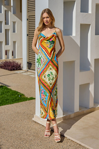 Vitrin İp Askılı Degaje Yaka Desenli Saten Elbise