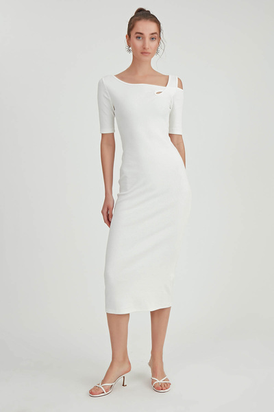 Vitrin Omuz Detaylı Uzun Örme Elbise