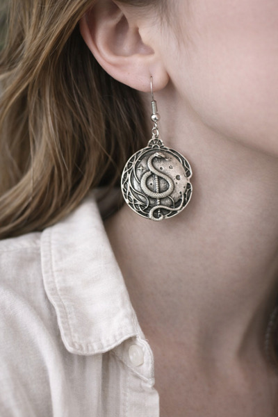 Yuchicly Round Symbolic Metal Dangle Earrings with Snake Figure