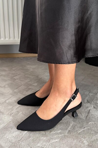 Preshley Γυναικεία παπούτσια Boss μαύρα σατέν με μυτερή μύτη και κοντό τακούν...