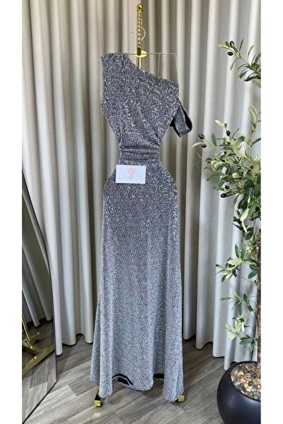 GORI FASHION Elegant long dress with a shimmer
