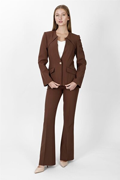 ÖNDER ÖZSOY سترة رياضية بياقة دائرية وزر واحد وبنطلون واسع الساق مع جيوب - كس...