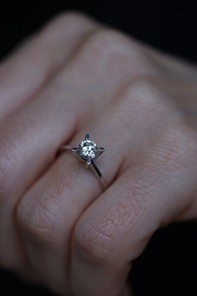 Yenigün Kuyumculuk 0,70 CT Badem Tırnak Tek Taş Pırlanta Yüzük PIR16818