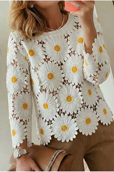 FEMELLE White Crochet Blouse with Daisy Motif Standard Size