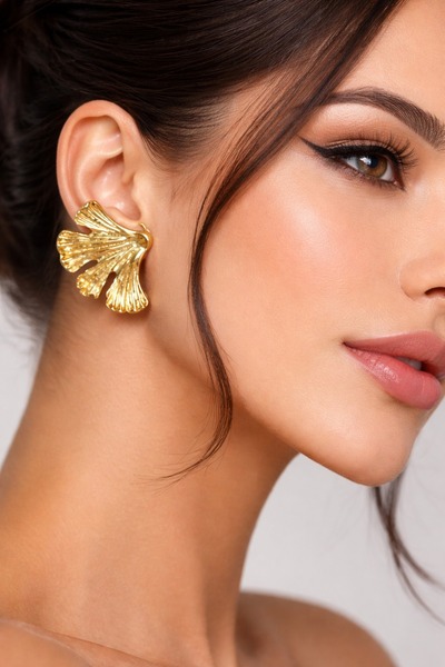 Jack Ferrero Zarif Yaprak Formlu Gold Çivi Küpe