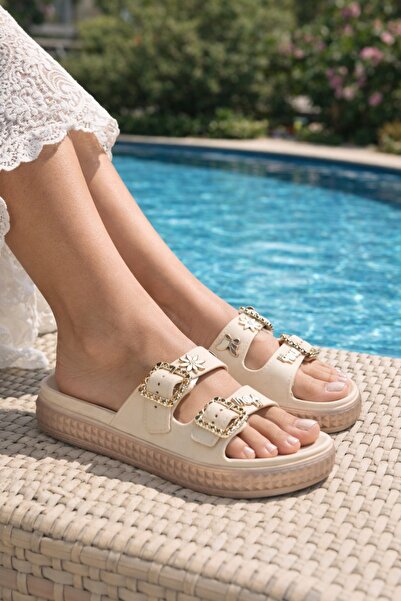 Peta Aspect premium: Papuci de damă cu cataramă decorată cu pietre și detalii...