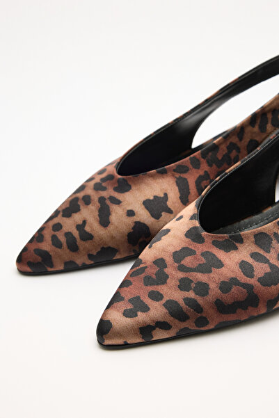 LUTVELIZADE Heeled Shoes 2612 - Pointed Toe Low-Cut Wedge Heel Leopard Women'...
