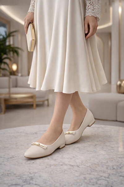 Gold Step ✨ Metal Detaylı Sivri Burun Kadın Babet Ayakkabı – Şık ve Rahat Tas...