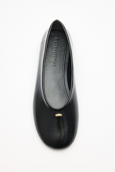 LUTVELIZADE Babet 2604 - Oval Burun Minimal Toka Detaylı Siyah Kadın Babet