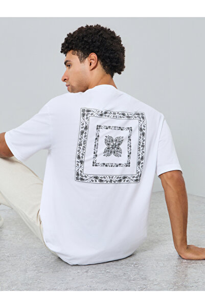 Styli Men White Oversized Graphic Print Crew Neck T-Shirt