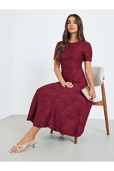 Styli فستان ميدي نسائي بلون خمري بنقشة مميزة وقصة واسعة من الأسفل