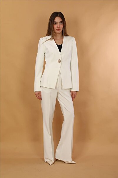 ÖNDER ÖZSOY V-Neck Single Button Classic Jacket & Pocketed Spanish Flare Pant...