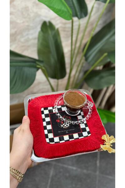 Nef’s Atelier قاعدة كوب قهوة مربعة باللون الأحمر مع شراشيب مقاس 14*14 سم