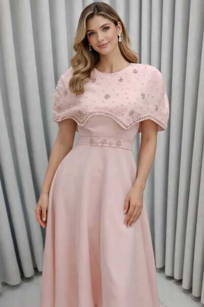 hawaa closet An elegant dress in a soft pink color that combines sophisticati...