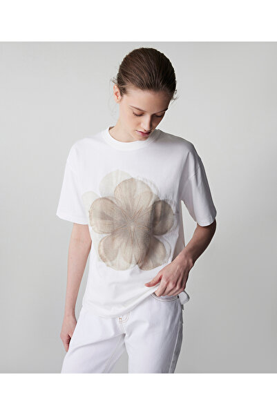 İpekyol Görsel baskılı ve nakışlı tişört