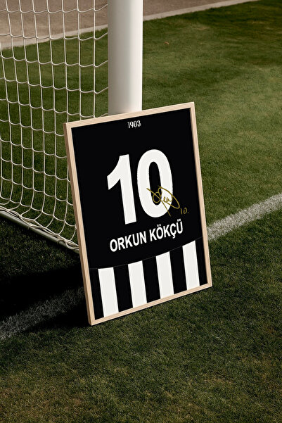 Base Concept Orkun Kökçü 10 İmzalı Çubuklu Siyah Beyaz Forma Posteri (Çerçeveli)
