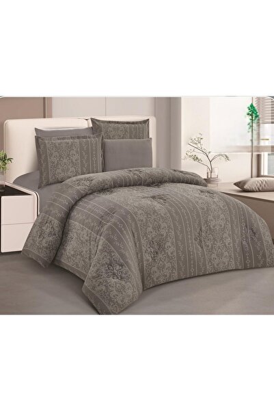 ALMIAAD A double bed comforter set with a royal jacquard design, offering ele...