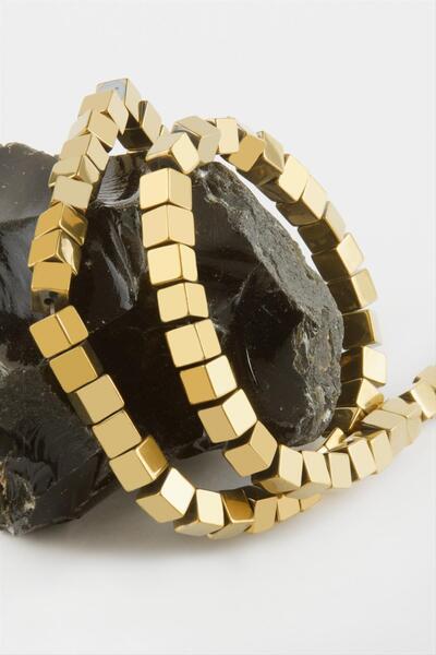 ZERO LAND Drnds Cube Hematite Stone (192034) 6 Mm-Yellow