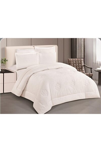 ALMIAAD A double bed comforter set with a royal jacquard design, offering ele...