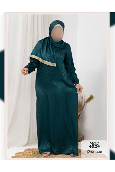 Gerenic A dark green dress and abaya.