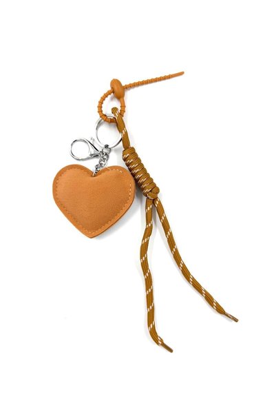 MD Moda Accessories حقيبة برباط على شكل قلب مزينة بنقشة الفهد وحجر مرصع، وسلسلة مفاتيح ساحرة