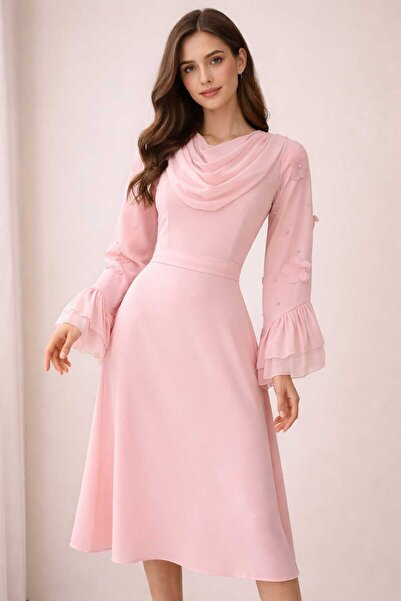 hawaa closet An elegant dress in a soft pink color that combines sophisticati...