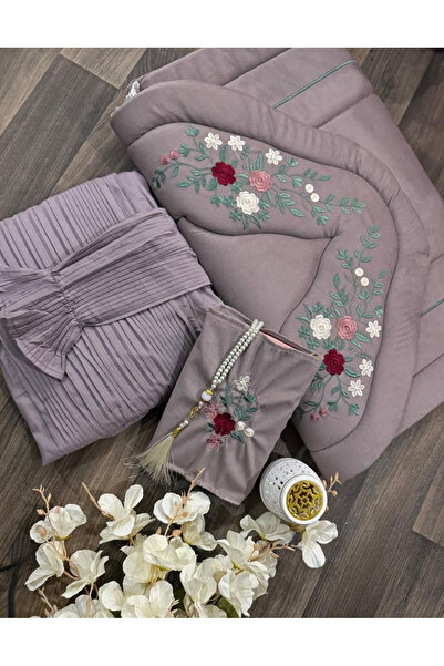 Gerenic طقم صلاة نسائي فاخر ومبطن بتصميم أنيق يجمع بين الراحة والجمال.