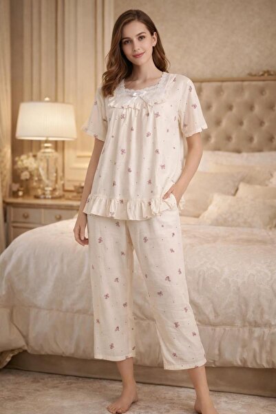 LaFont A feminine pajama set with a touch of pampering and softness, offering...