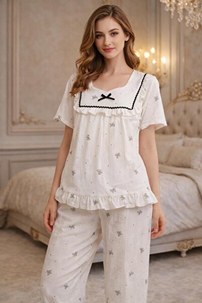 LaFont A feminine pajama set with a touch of pampering and softness, offering...