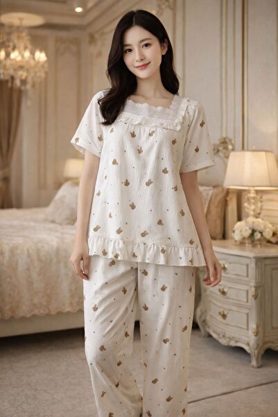 LaFont A feminine pajama set with a touch of pampering and softness, offering...