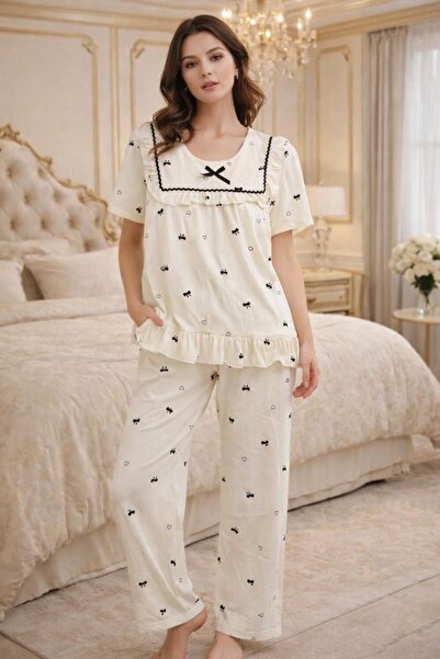LaFont A feminine pajama set with a touch of pampering and softness, offering...