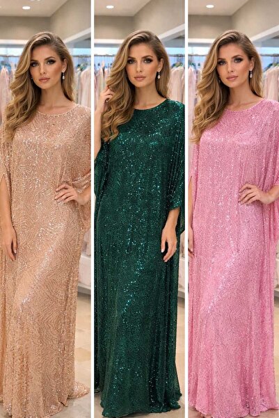 COUNTRY FASHION Elegant women's jalabiya, available for a limited time.